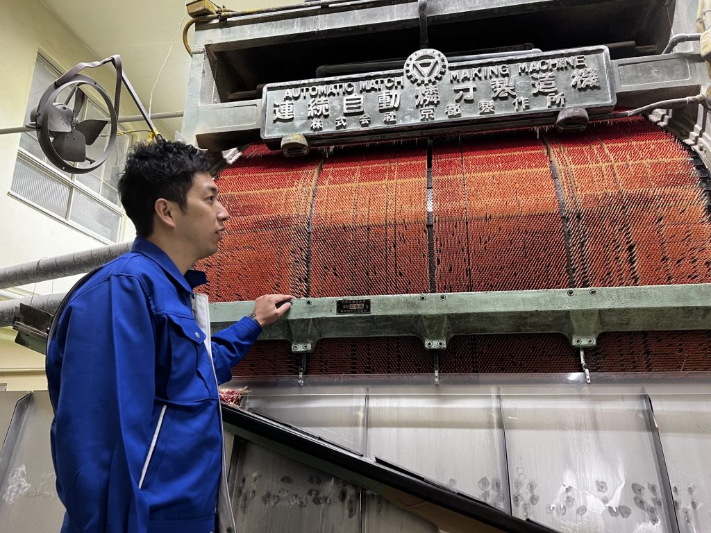 マッチ製造機　提供：株式会社日東社